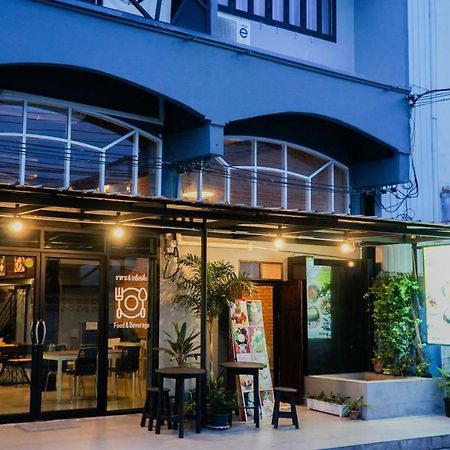 Nara Cafe And Hostel Bangkok Exterior photo