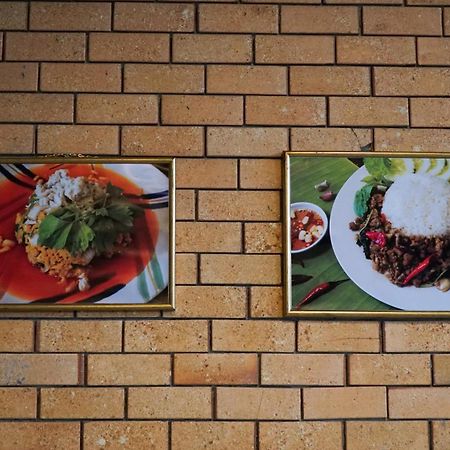 Nara Cafe And Hostel Bangkok Exterior photo