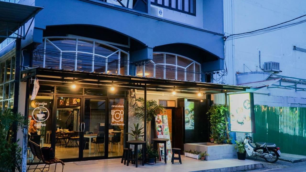 Nara Cafe And Hostel Bangkok Exterior photo