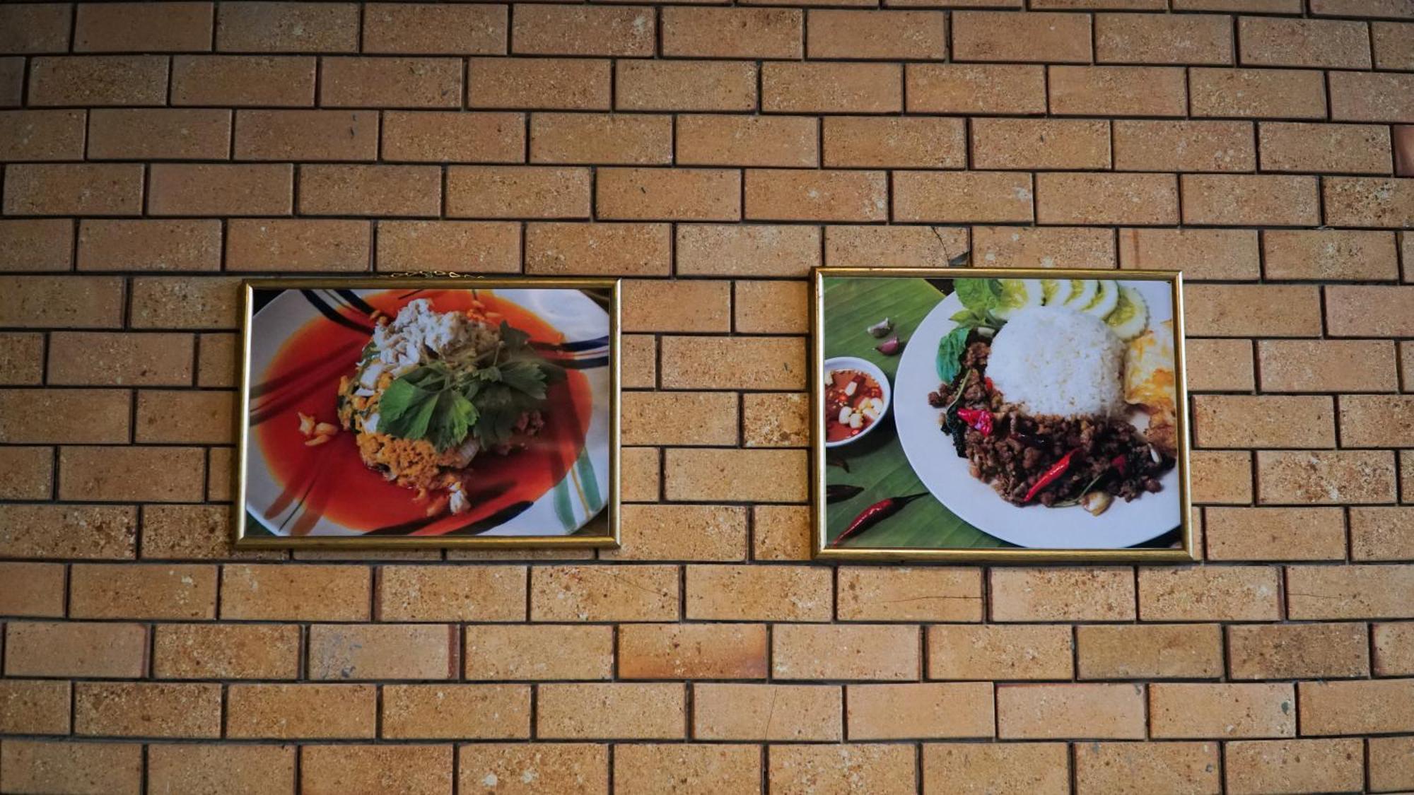 Nara Cafe And Hostel Bangkok Exterior photo
